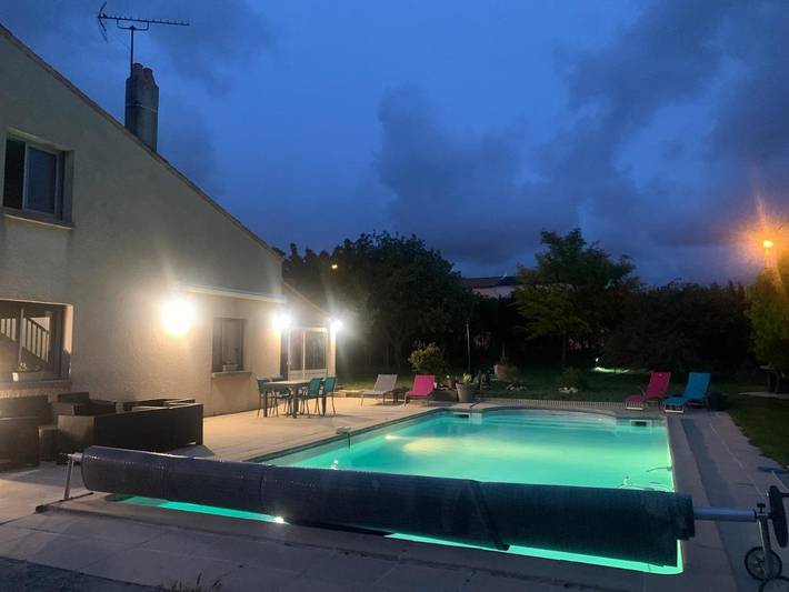 Gîte pour 4 personnes, avec Terrasse ainsi que Jardin et Piscine à L'Houmeau