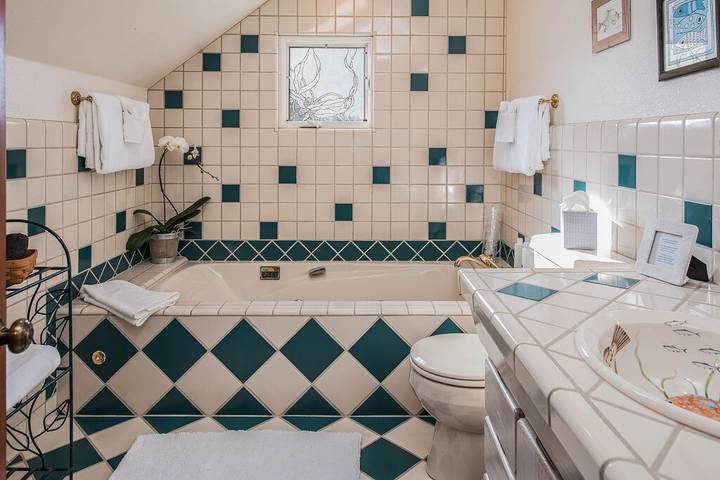Vacation rental for 4 people, with terrace and yard, with pets in Pacific Grove