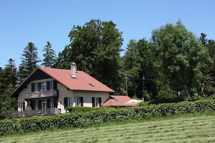 Gîte pour 10 personnes, avec Balcon et Jardin dans Damprichard