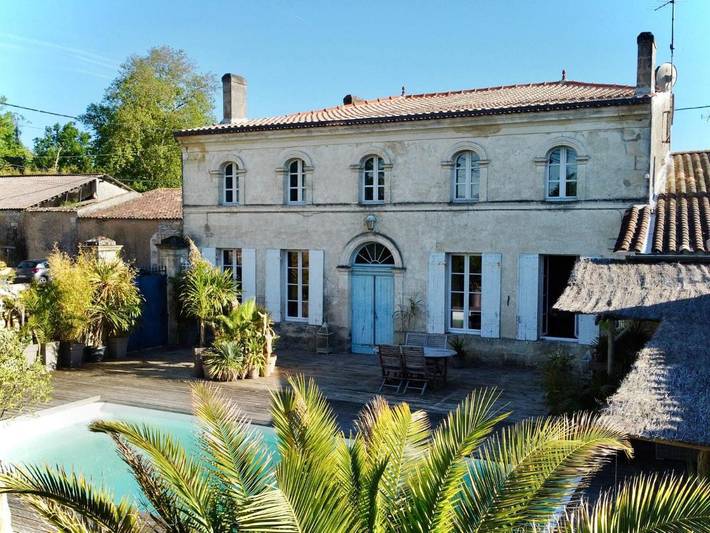 Location de vacances pour 2 personnes, avec piscine et terrasse à Saint-Genès-de-Blaye