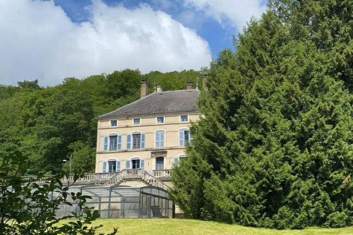 Location de vacances pour 26 personnes, avec jardin à Grancey-le-Château-Neuvelle