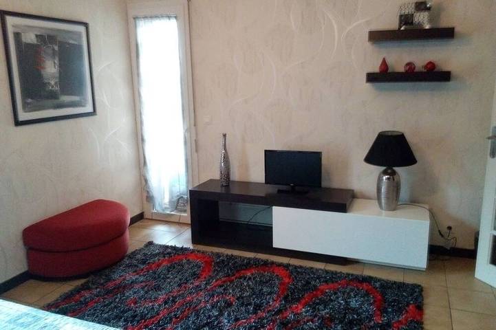 Cerca del centro, habitación confort en villa con aire acondicionado, sauna, billar, jardín in Perpiñán, Costa mediterránea (Francia)