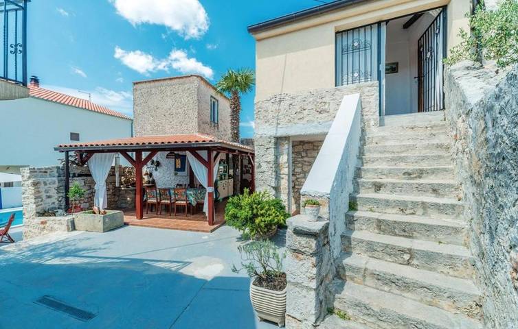 Villa pour 8 personnes, avec piscine ainsi que jardin et terrasse à Jezera - 3