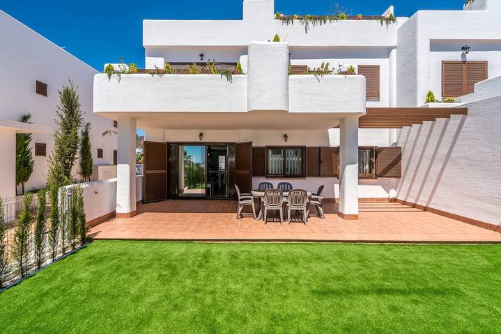 Appartement de vacances pour 6 personnes, avec terrasse et piscine ainsi que jacuzzi et jardin, adapté aux familles - 1