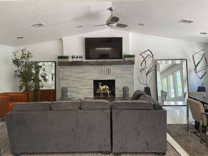 Vacation rental for 44 people, with hot tub and yard in Paradise (Las Vegas)