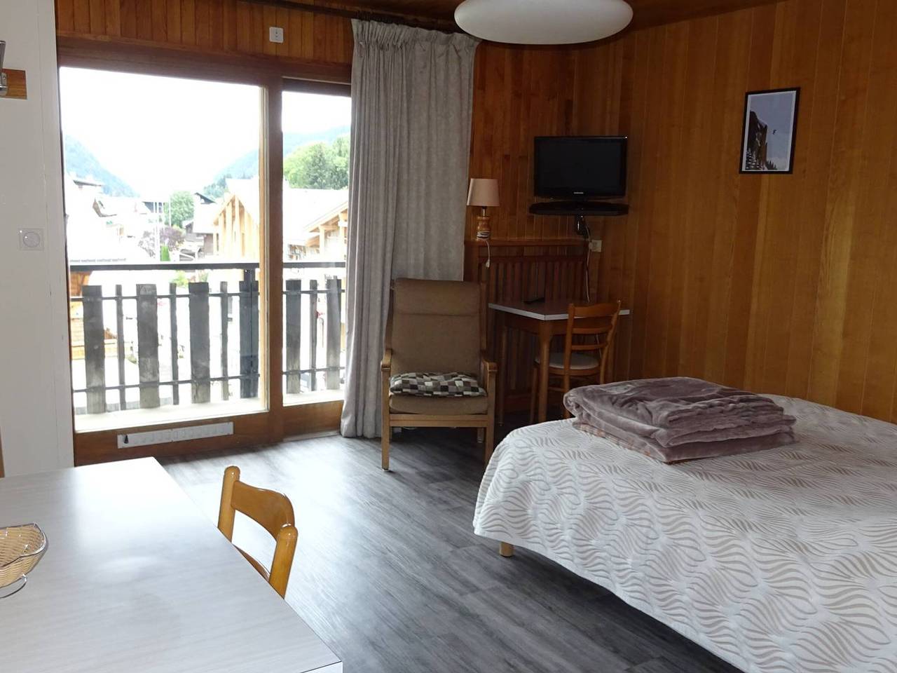 Entire studio, Cozy Studio for 2 in Les Gets - Central Location, Free Wifi, Linens Included in Les Gets, Les Portes du Soleil