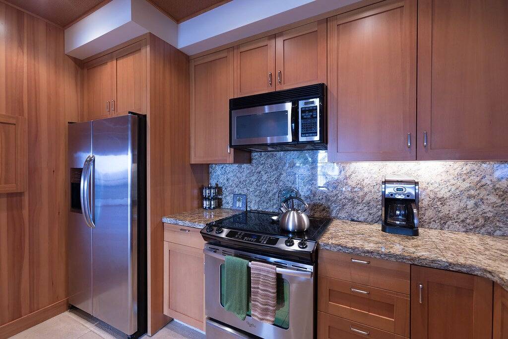 Ganze Wohnung, Oceanfront Luxury! - Erschwingliche Oceanfront Condo jetzt mit A / C !! in Komohana Kai, Holualoa