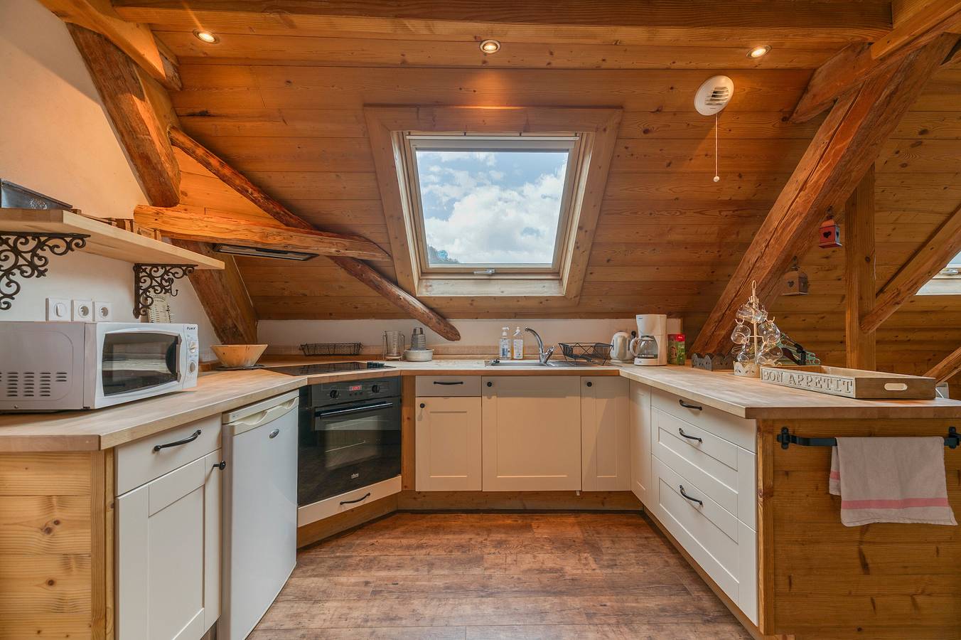 Ganze Wohnung, Ferienwohnung 'Passoud 203' mit Bergblick, Gemeinschaftsgarten und Wi-Fi in Oz, Nationalpark Écrins