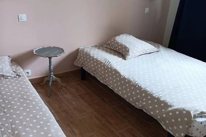 Gîte pour 4 personnes, avec jardin et piscine à Saint-Julien-de-Cassagnas - 3