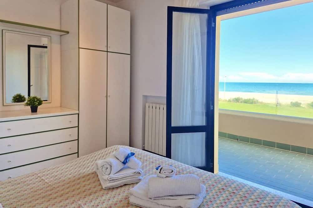 Entire apartment, [Miramare] Terrace by the Sea, Wi-Fi and Relaxation in Porto Sant'Elpidio, Fermo Province