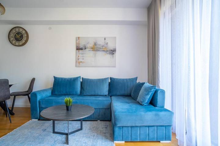 Apartament wakacyjny dla 4 osób, z widok i balkon w Tivat
