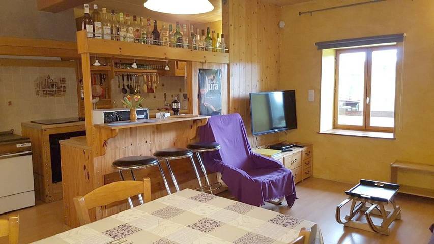 Location de vacances pour 4 personnes, avec vue et terrasse à Vertamboz - 3
