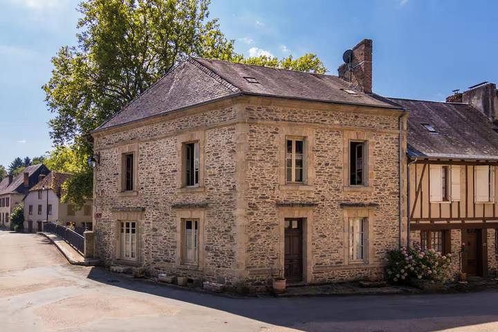 Location de vacances pour 2 personnes, avec jardin et vue à Ségur-le-Château - 4