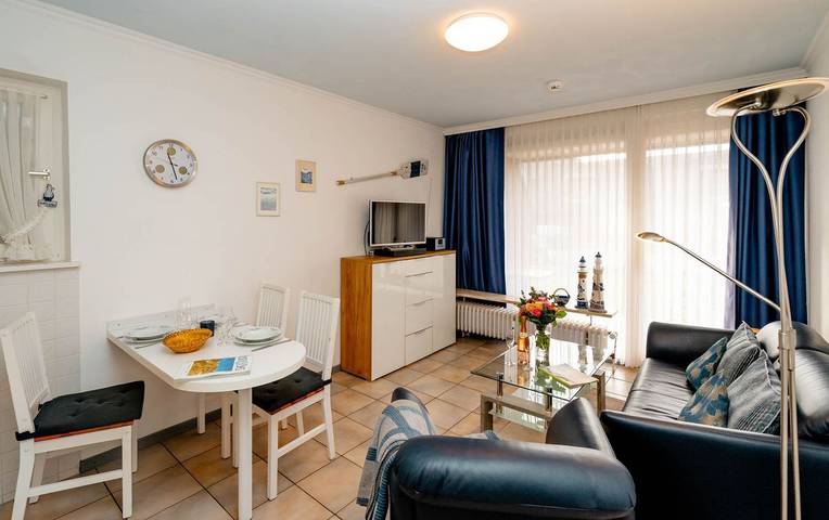 Ganze Wohnung, Ebenerdige  Sonnige   ruhige   Ferienwohnung im Herzen von Wenningstedt-Sylt in Nordfriesische Inseln (Schleswig-Holstein) (Schleswig-Holstein), Wenningstedt