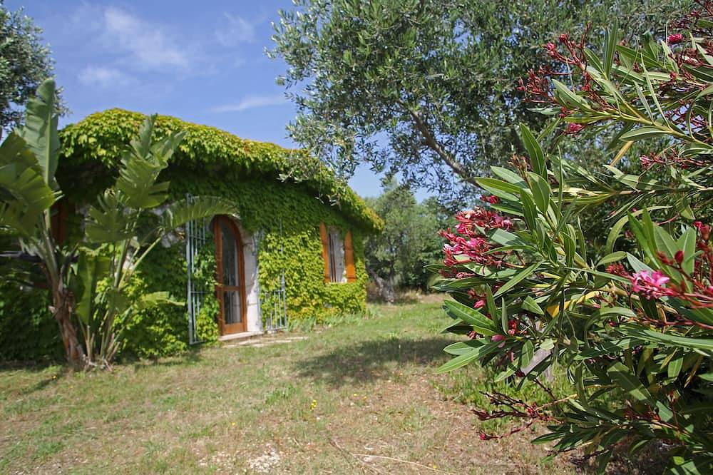 Villa with large garden and panoramic view, near the sea in Scialara o Castello, Vieste