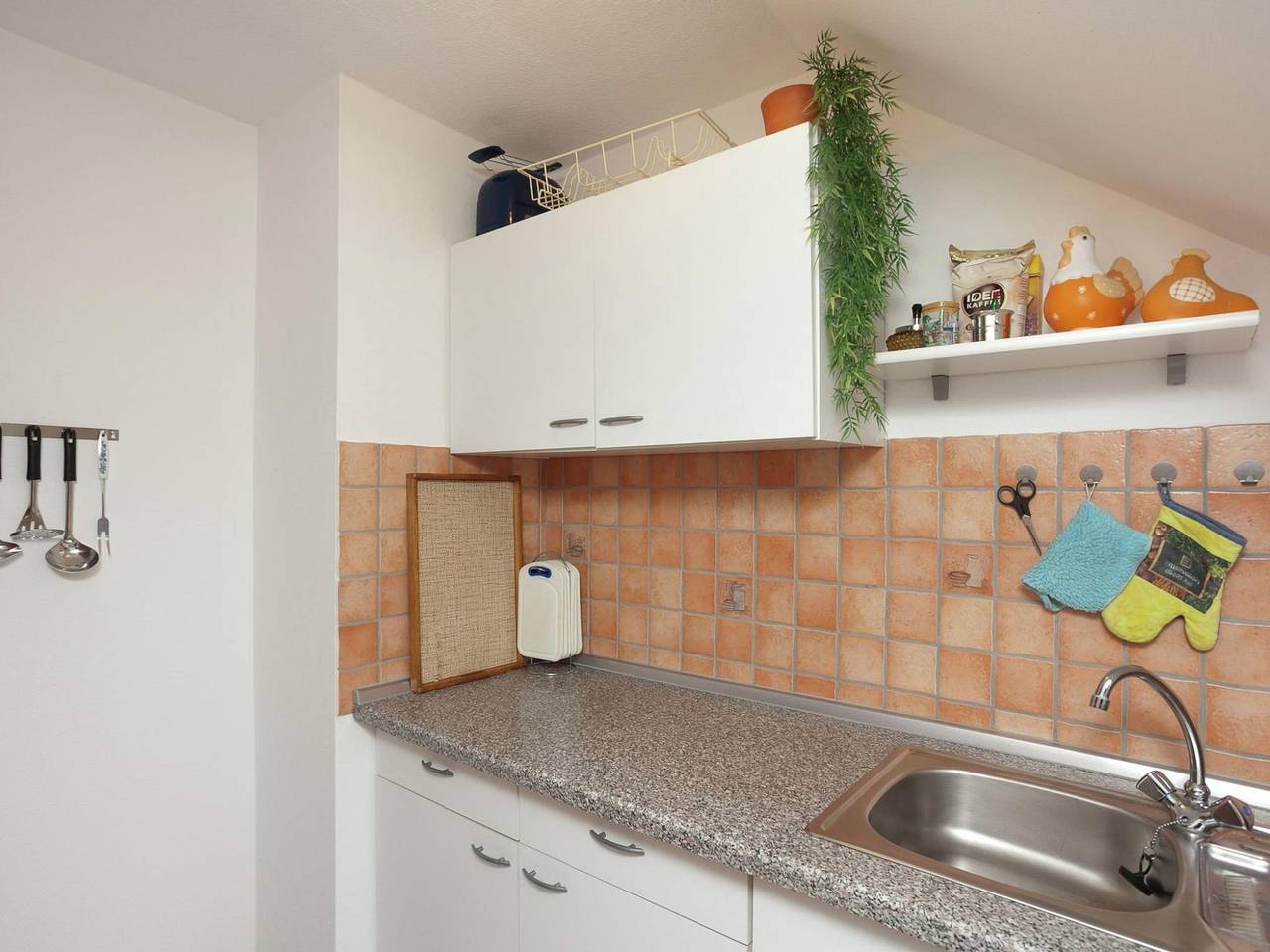 Entire apartment, Pleasing Apartment in Polle with Heating, Terrace, Barbecue in Polle, Landkreis Holzminden