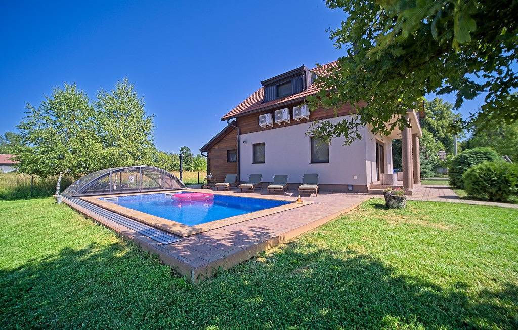 Villa pour 6 personnes avec terrasse in Gospić, Lika-Senj
