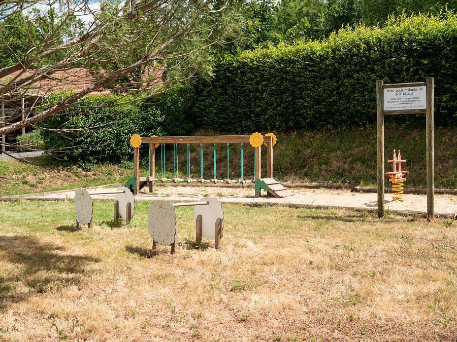 Flower Camping Le Val Vert en Berry - Tente 2 personnes - Moorea, sans sanitaires in La Châtre, Région de La Châtre