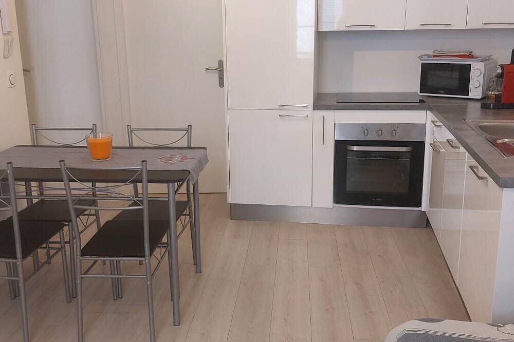 Entire apartment, Appartement T2 de 40m2, Rénové au Cœur de la Ville Médiévale des Arcs Surargens in Les Arcs (Var), Draguignan region