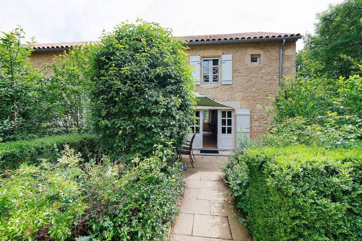 Gîte "La Gariotte" con piscina e jacuzzi condivisi in Montcabrier, Quercy