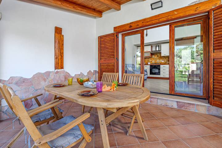 Casa vacanze "Villetta I Gerani" con terrazza privata, giardino in comune e aria condizionata in San Teodoro, Olbia-Tempio