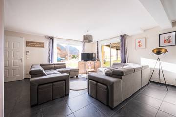 Villa for 12 People in Saint-Jean-de-Maurienne, Saint-Jean-de-Maurienne region, Photo 4