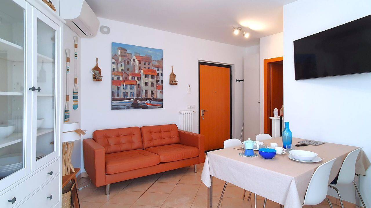 Entire holiday apartment, Ferienwohnung für 2 Personen (50 m²) in Luino in Luino, Comune di Luino