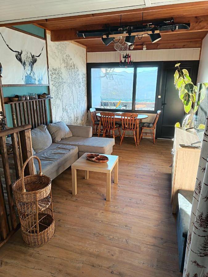 Gîte pour 2 personnes, avec vue et terrasse, animaux acceptés dans La Banne d'Ordanche