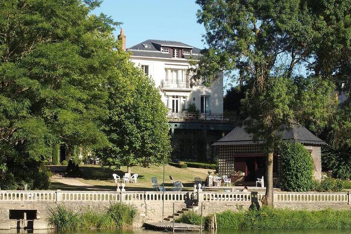 Gîte pour 15 personnes, avec jardin à Seiches-sur-le-Loir