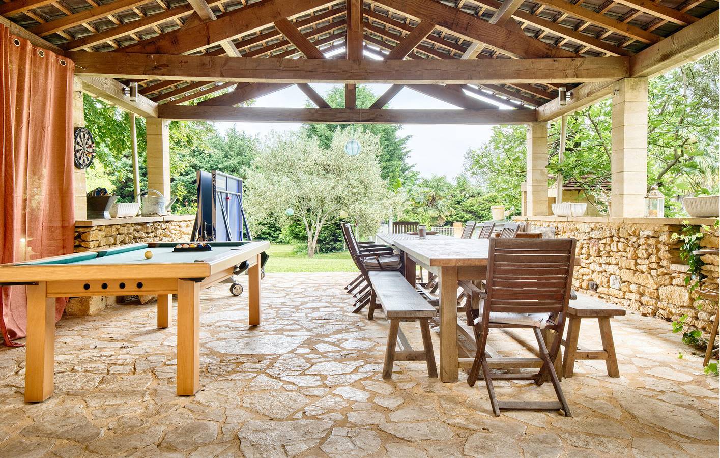 Serenity Escape : Appartement moderne à 1 RDC avec piscine et jardin in Proissans, Périgord Noir