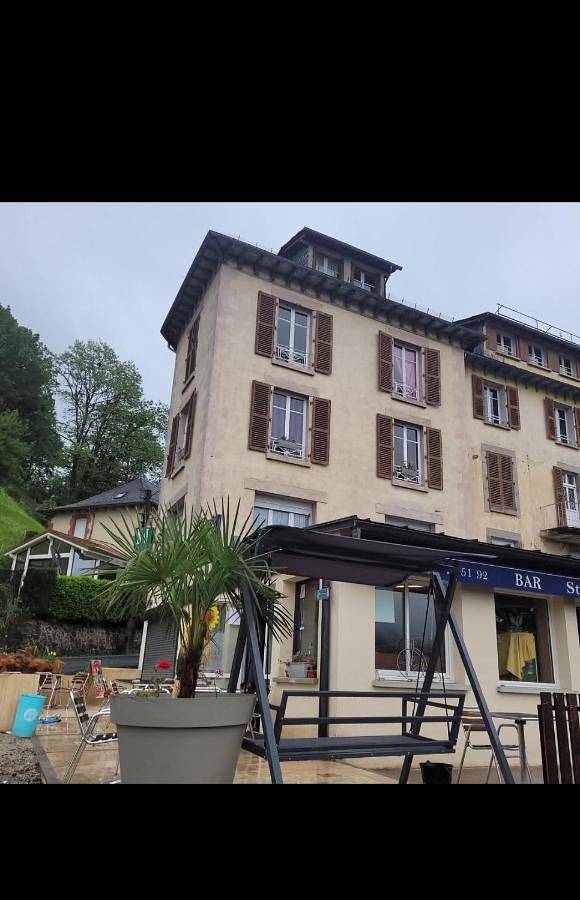 Gîte pour 4 personnes, avec vue et jardin à Vic-sur-Cère - 3
