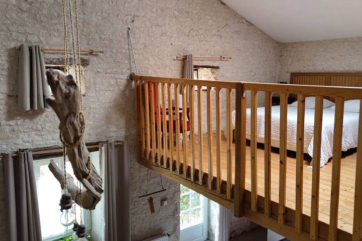 Gîte pour 2 personnes, avec Jardin et Piscine dans Montils - 4