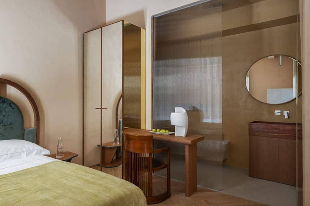 The Wheels Florence Bed&Breakfast: Bedroom Deluxe Cipria in Florence city center, Florence