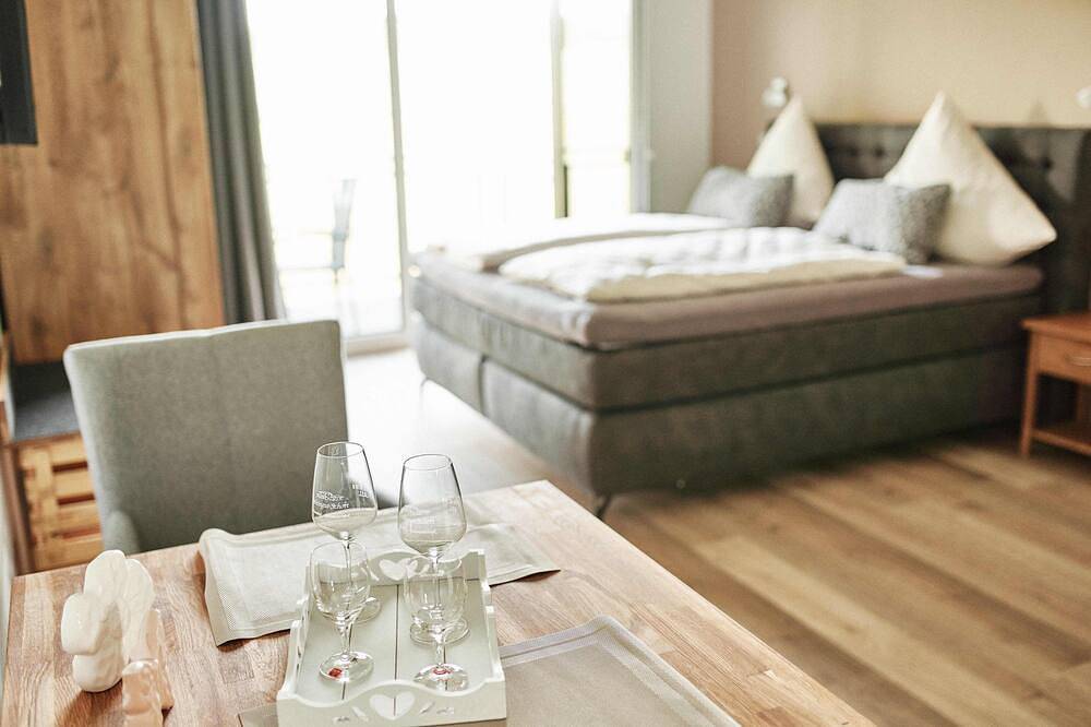 Entire apartment, White wine apartment with panoramic view in Stadecken-Elsheim, Rhinehesse region