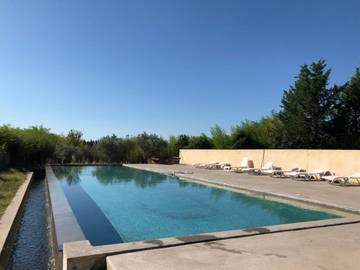 Gîte pour 4 personnes, avec piscine ainsi que vue et jardin à Puyvert