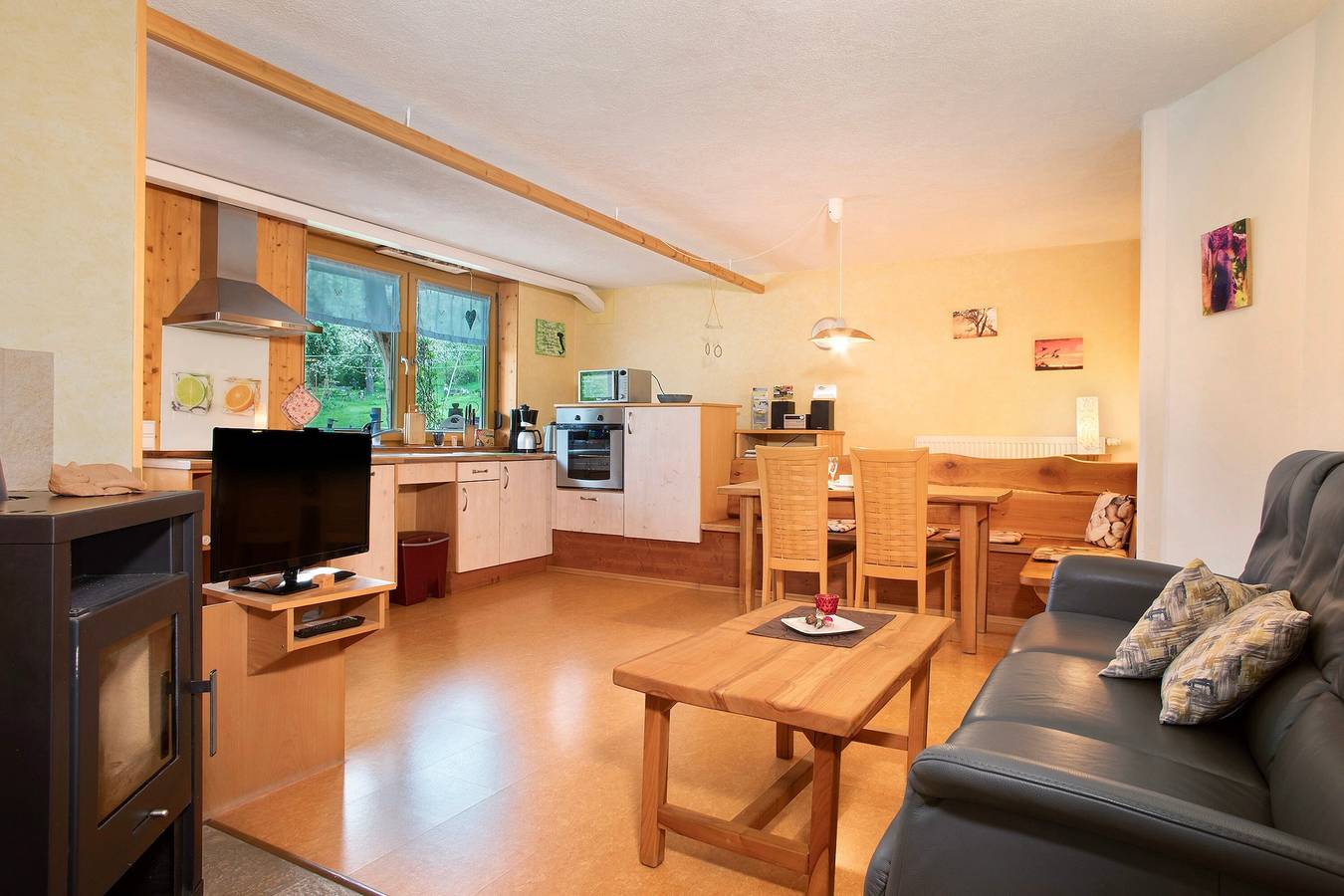 Ganze Wohnung, Ferienwohnung 'Zur Igelwiese' mit Privatterrasse, Gemeinschaftsgarten und Wlan in Ostrach, Region Bodensee-Oberschwaben