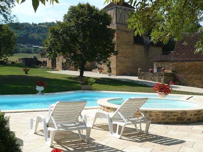 Cottage pour 3 personnes, avec piscine et jardin à Strenquels