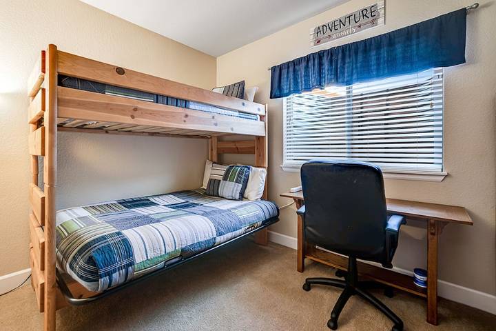 Location de vacances pour 10 personnes, avec jacuzzi ainsi que piscine et terrasse, animaux acceptés à Granby - 4