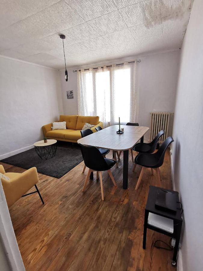 Appartement entier, Three-Bedroom Apartment in Lannemezan, Hautes-Pyrénées