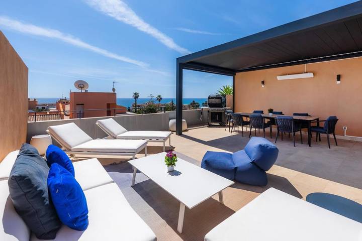 Ferienwohnung für 5 Personen, mit Balkon und Terrasse sowie Garten und Pool