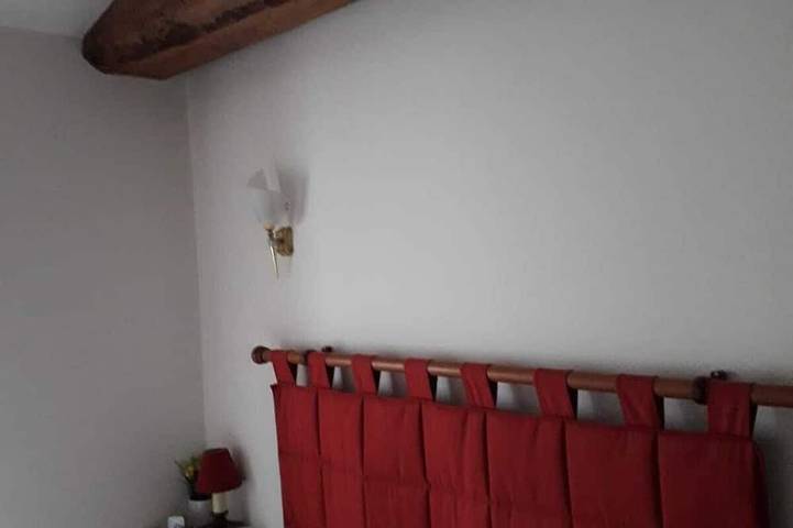 Location de vacances pour 4 personnes, avec terrasse ainsi que jardin et jacuzzi à Corme-Écluse - 2