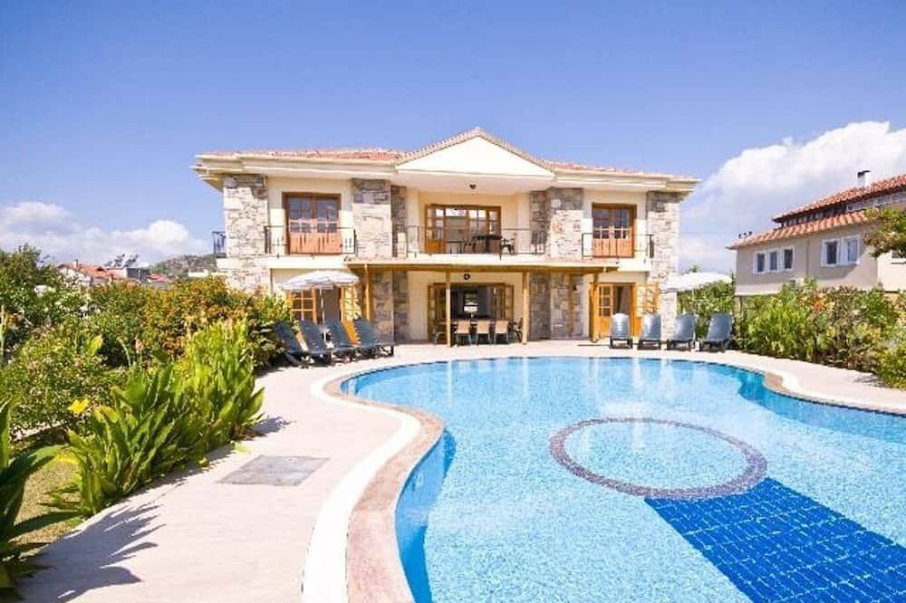 Çeşme'de Lüx Havuzlu Aile Villası ! in Cesme, Türkische Ägäis