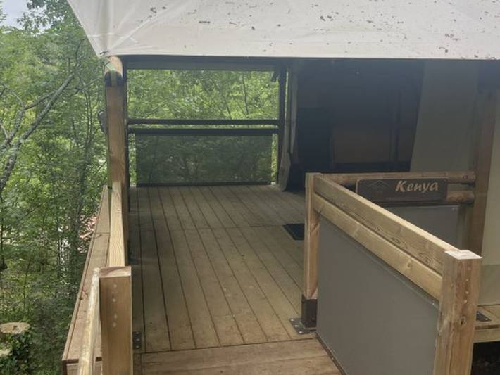 Camping pour 5 personnes, avec piscine, animaux acceptés