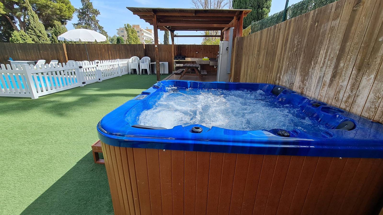 Impresionante Villa Paraíso con piscina, bañera de hidromasaje, Wi-Fi y aire acondicionado in El Pinar Torremolinos, Torremolinos