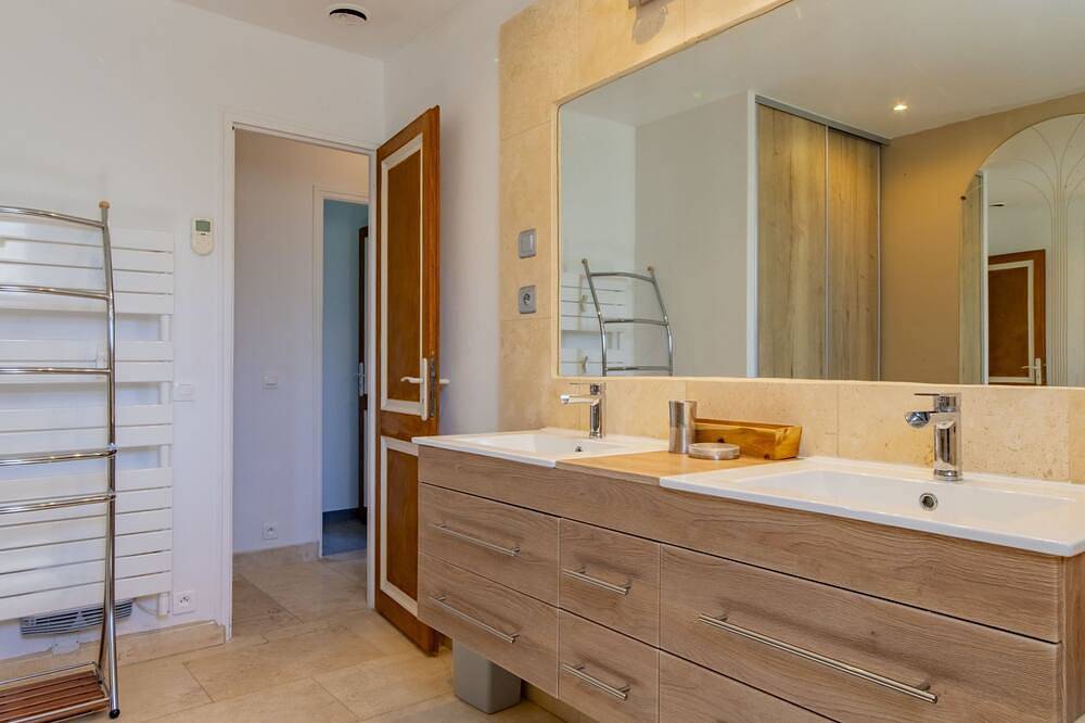 A l'Ombre du Soleil by Interhome in Monteux, Vaucluse