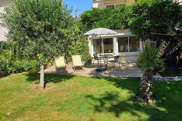 Gîte pour 2 personnes, avec jardin et terrasse à Ploufragan