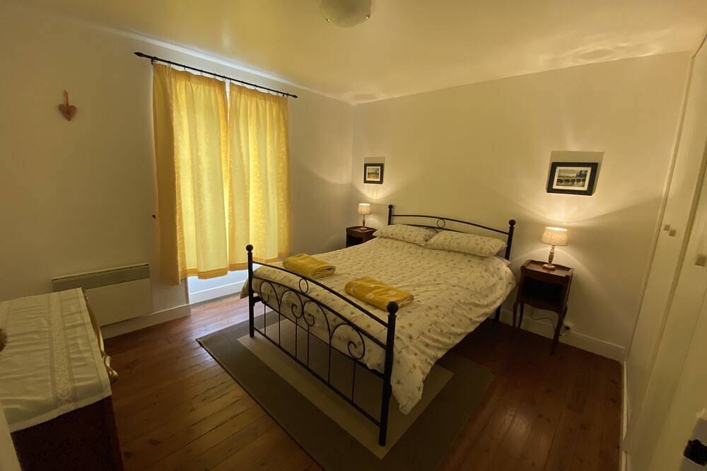 Cosy cottage overlooking garden and woodland, within 10 mins walk of town centre in Ruffec, Charente