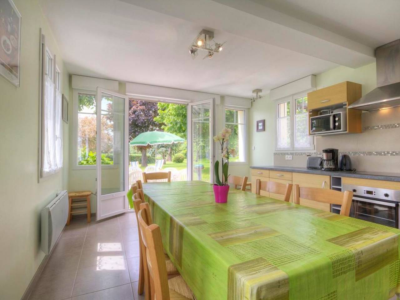 Renovated house with garden near the Saône in Labruyère, Beaune region