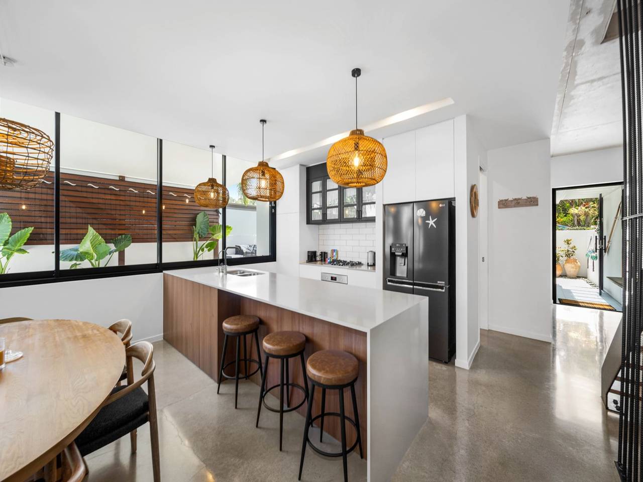 Ganze Wohnung, Großzügiges Ferienhaus mit 3 Schlafzimmern, Grill und Pool in Coolum Beach, Sunshine Coast