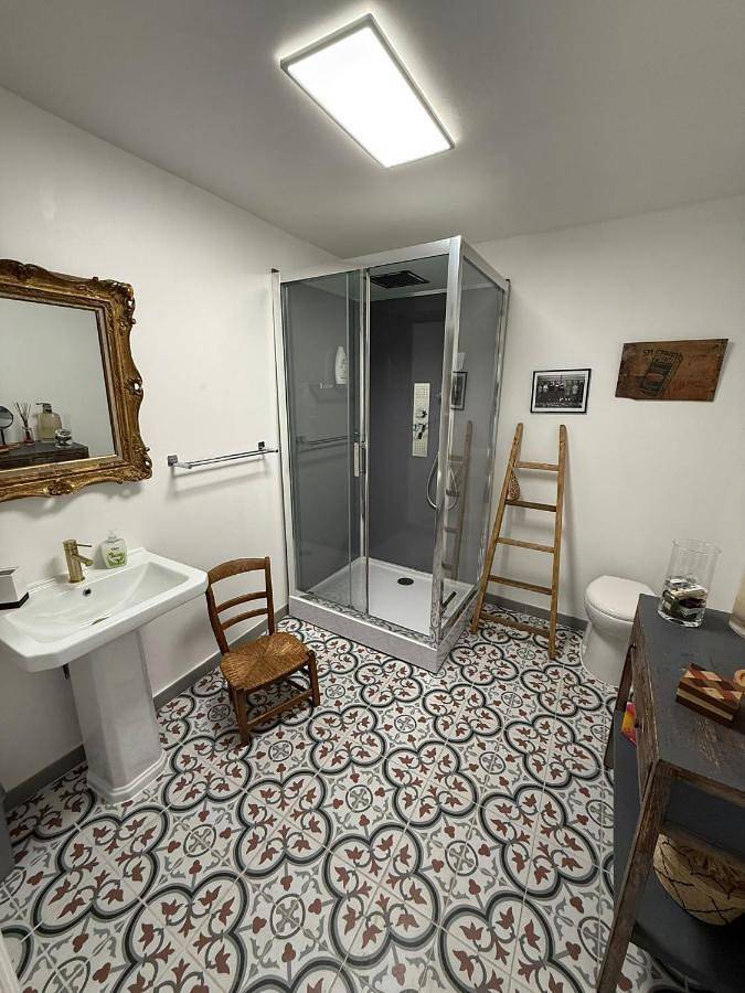 La chambre dorée in Servian, Côte méditerranéenne (France)